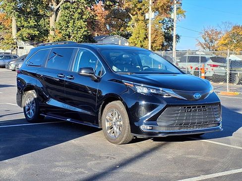 Certified 2024 Toyota Sienna XLE image 2