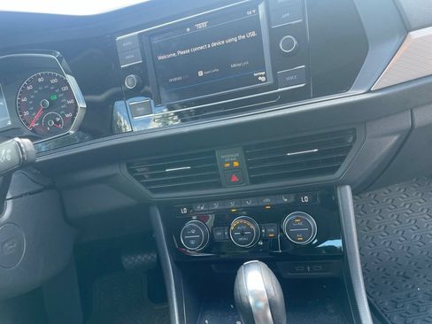 Used 2021 Volkswagen Jetta SE FWD image 11