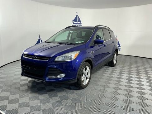 Used 2016 Ford Escape SE w/ Equipment Group 201A image 3