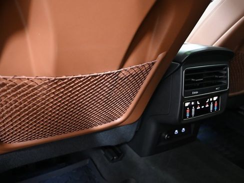 Used 2022 Audi Q8 Premium Plus w/ Premium Plus Package image 32