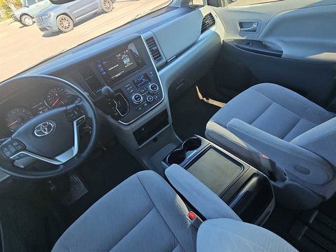 Used 2017 Toyota Sienna LE image 22