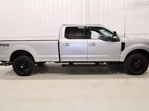 Certified 2022 Ford F250 Lariat w/ Black Appearance Package image 2