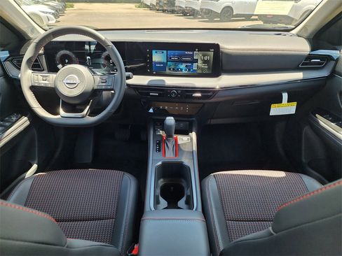New 2025 Nissan Kicks SR image 6