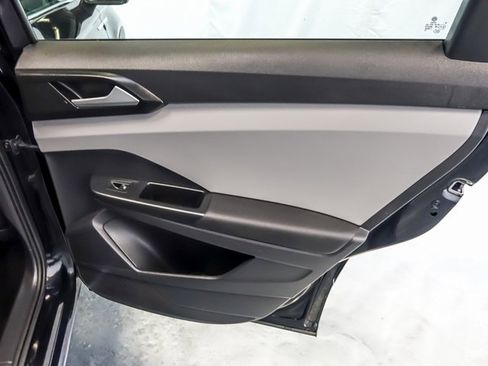 Used 2022 Volkswagen Taos SE image 27