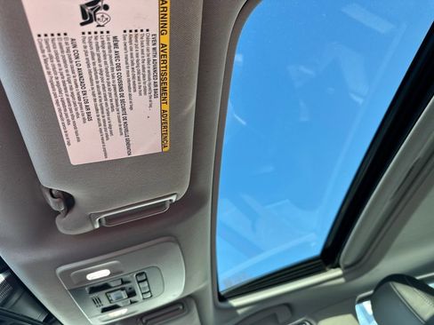 Used 2020 Toyota Camry SE w/ Sunroof Package image 18