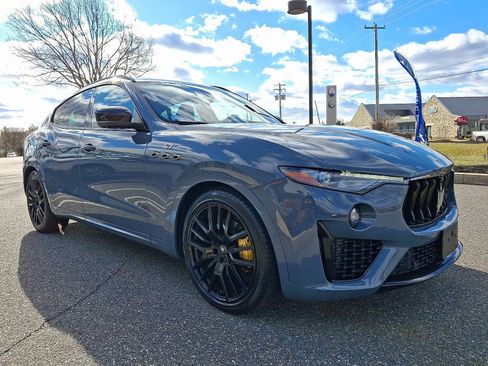 Used 2022 Maserati Levante GT image 3