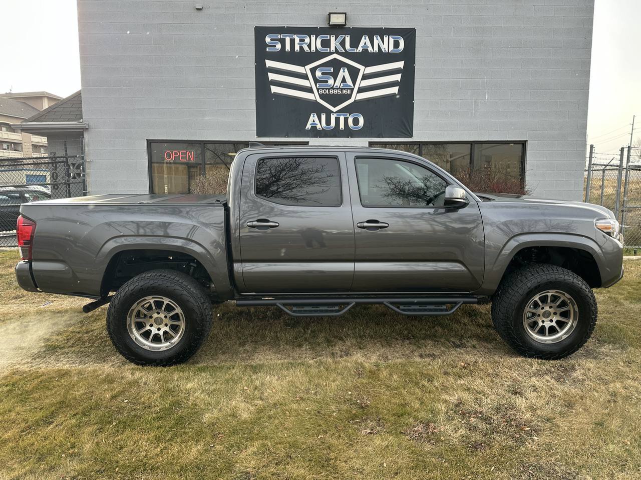 Used 2023 Toyota Tacoma SR AWD/4WD image 5