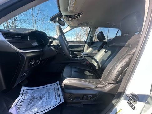 Used 2023 Jeep Grand Cherokee L Limited w/ Black Appearance Package image 21