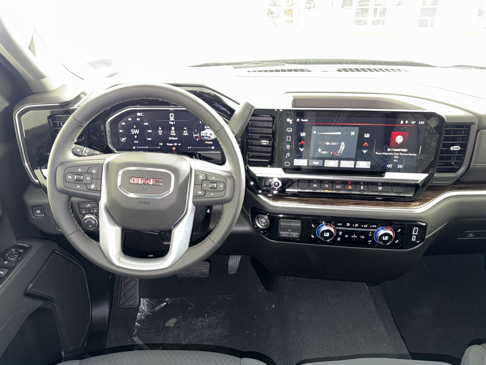 New 2026 GMC Sierra 1500 SLE w/ Preferred Package AWD/4WD image 16