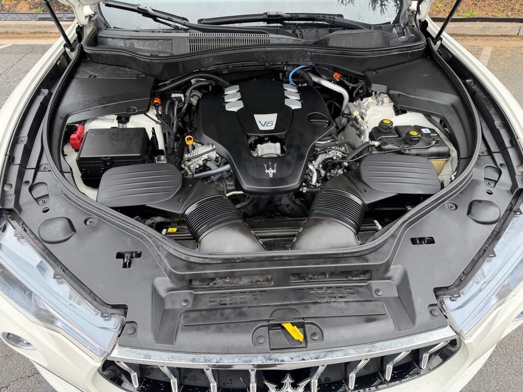 Used 2022 Maserati Levante GT AWD/4WD image 6