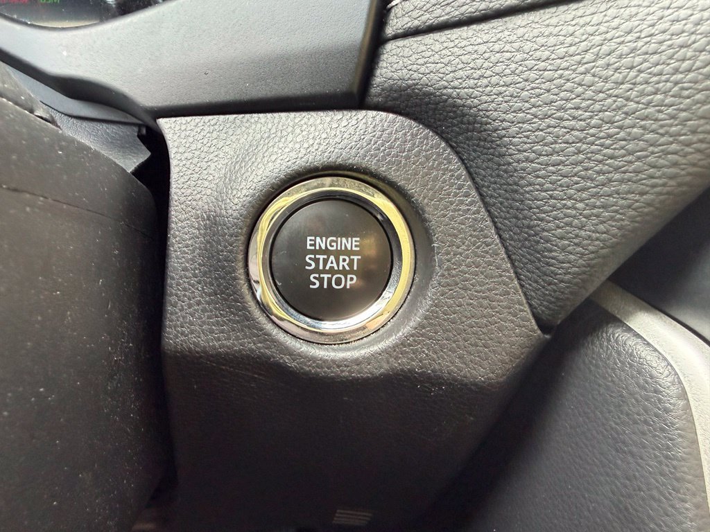 Used 2025 Toyota RAV4 XLE AWD/4WD image 14