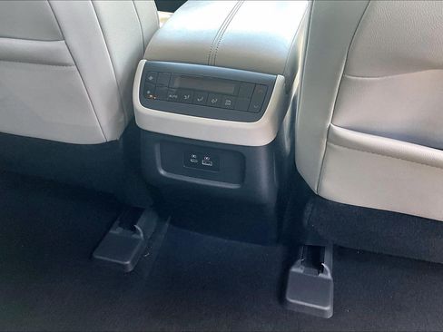 Used 2022 Nissan Pathfinder SL AWD/4WD image 10