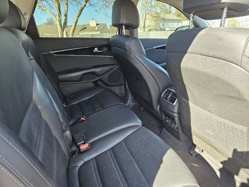 Used 2017 Kia Sorento EX image 15