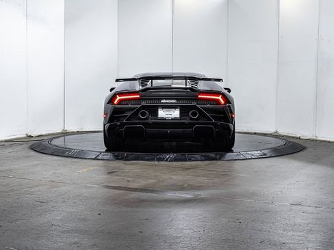 Used 2022 Lamborghini Huracan EVO image 6