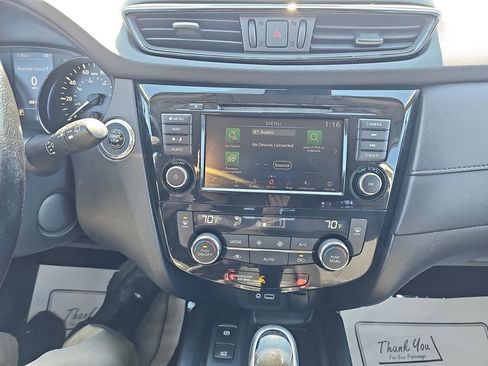 Used 2020 Nissan Rogue SV w/ Premium Package image 24