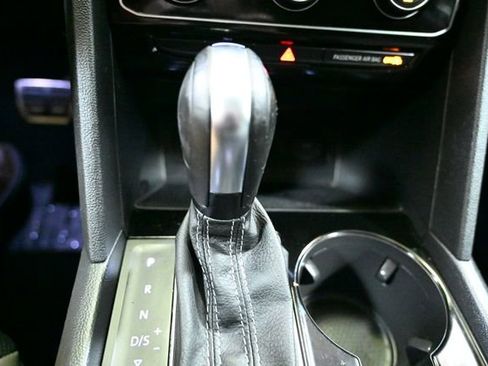 Used 2022 Volkswagen Atlas SEL Premium image 32