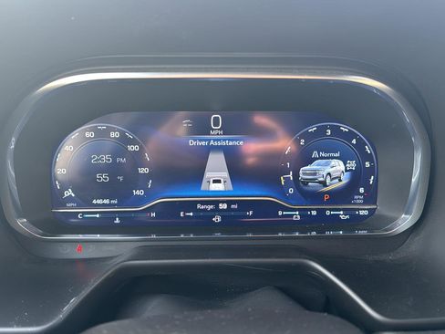 Used 2023 Chevrolet Suburban High Country image 16