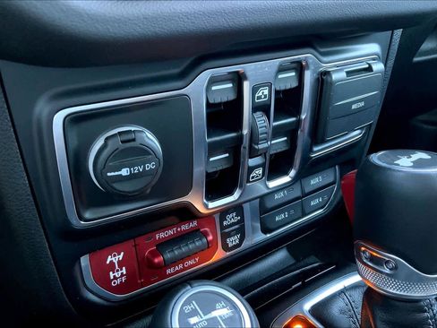 Used 2024 Jeep Wrangler Unlimited Rubicon image 35