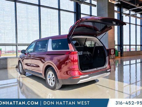 Used 2024 Kia Carnival LX image 29