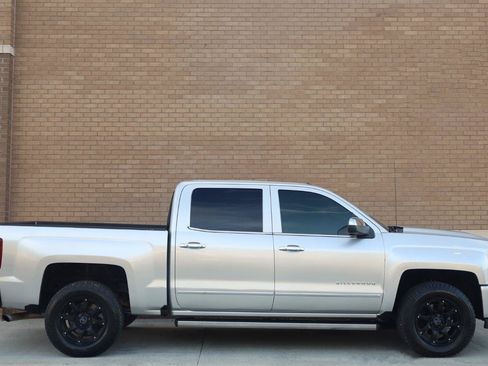 Used 2017 Chevrolet Silverado 1500 LTZ Z71 AWD/4WD image 3