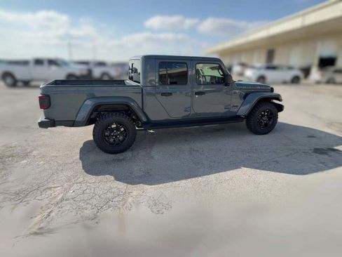 New 2025 Jeep Gladiator Sport image 13