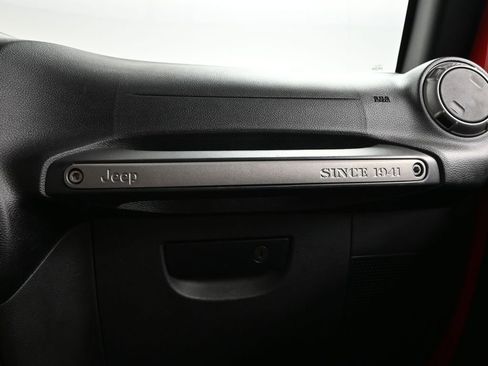 Used 2015 Jeep Wrangler Unlimited Sport image 26