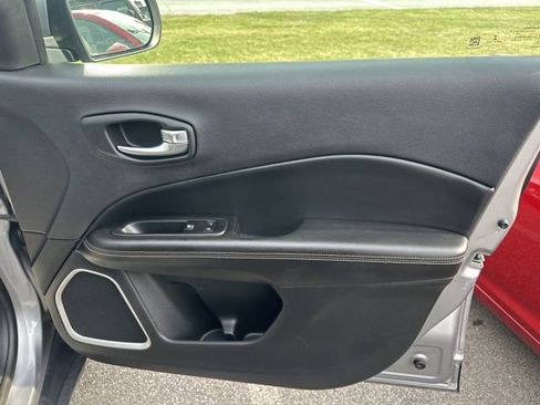 Used 2019 Jeep Compass Latitude w/ Popular Equipment Group image 21