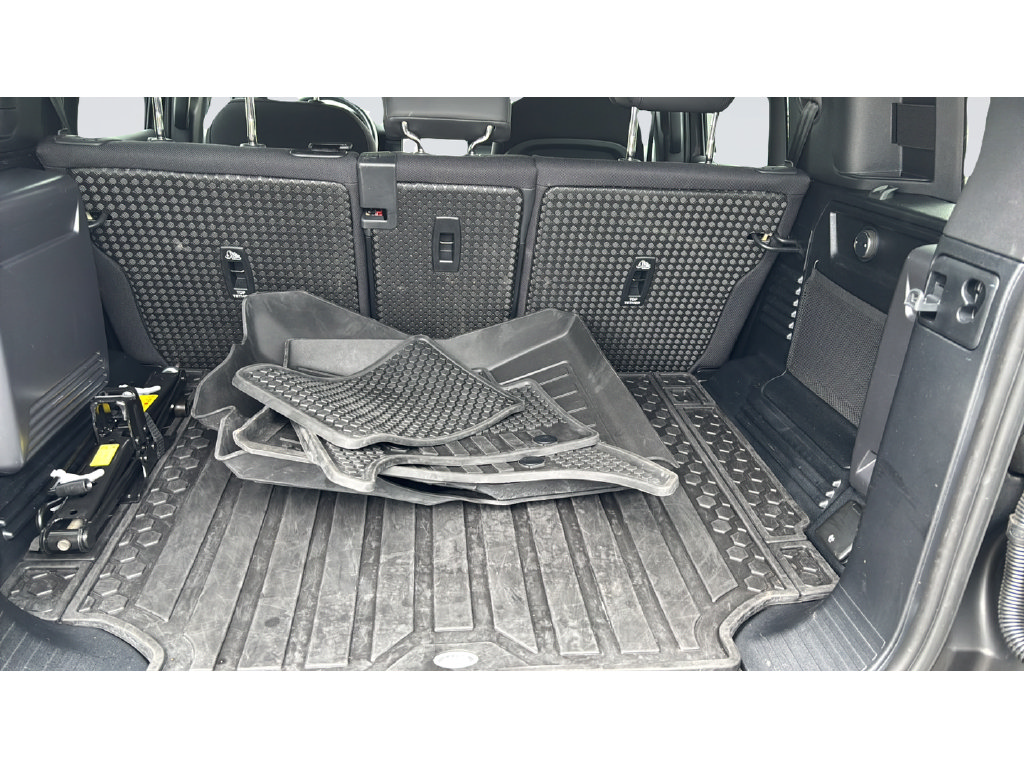 Used 2025 Land Rover Defender 110 V8 AWD/4WD image 11