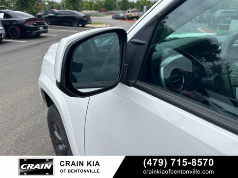 Used 2020 Toyota Tacoma SR5 RWD image 13