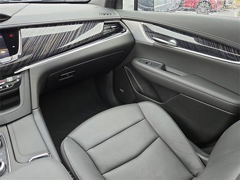 Used 2025 Cadillac XT6 Premium Luxury image 21