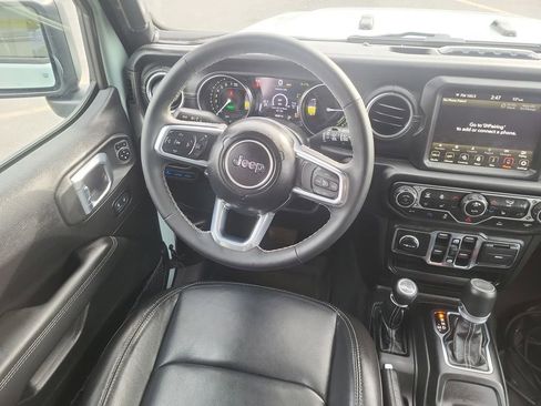 Used 2023 Jeep Wrangler Unlimited Sahara w/ Cold Weather Group image 14