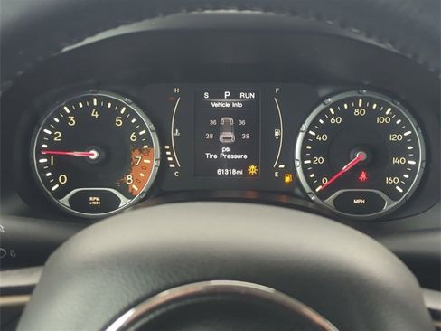 Used 2015 Jeep Renegade Latitude w/ Popular Equipment Group image 16