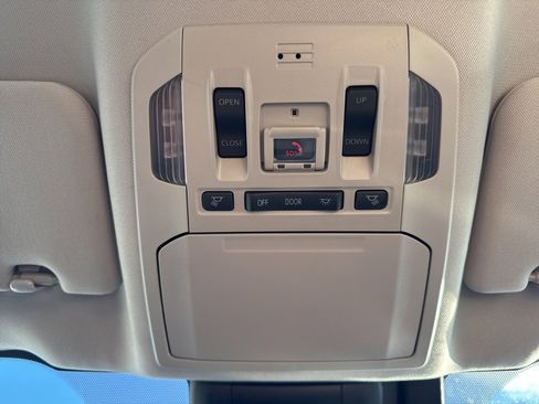 Used 2021 Toyota Highlander XLE image 43