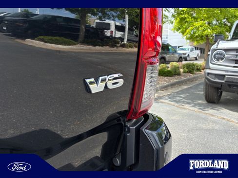 Used 2018 Toyota Tacoma TRD Sport w/ Technology Package AWD/4WD image 24