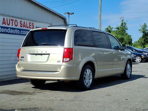 Used 2014 Dodge Grand Caravan SXT FWD image 3