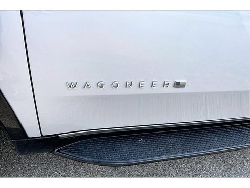 Used 2024 Jeep Wagoneer Series II AWD/4WD image 39