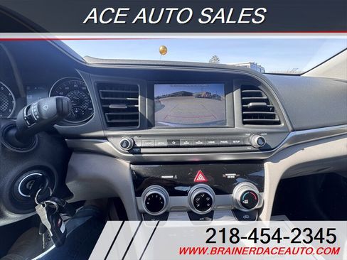 Used 2019 Hyundai Elantra SEL FWD image 14