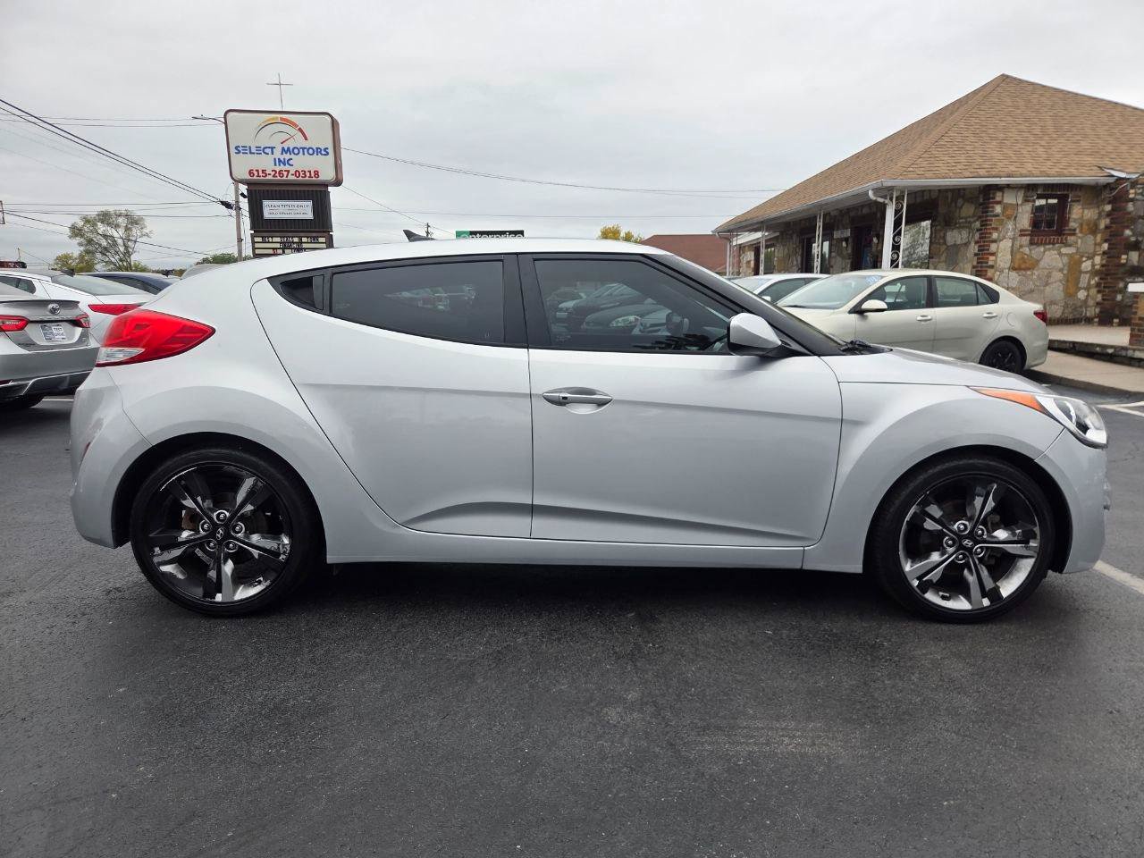 Used 2017 Hyundai Veloster Value Edition FWD image 6