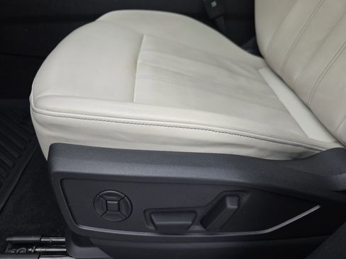 Used 2025 Audi Q5 Premium Plus w/ Premium Plus AWD/4WD image 28
