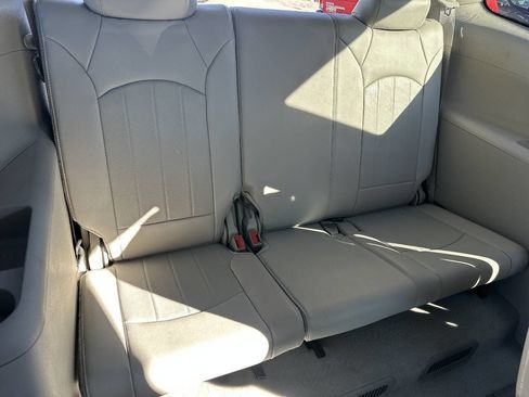 Used 2011 Buick Enclave CXL image 14