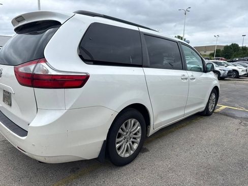 Used 2017 Toyota Sienna XLE w/ XLE Navigation Package FWD image 3