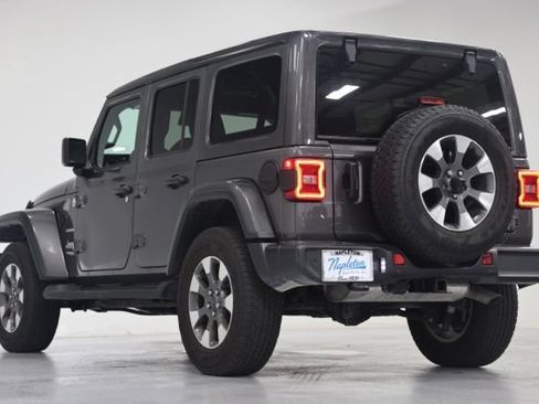 Used 2022 Jeep Wrangler Unlimited Sahara w/ LED Lighting Group AWD/4WD image 12