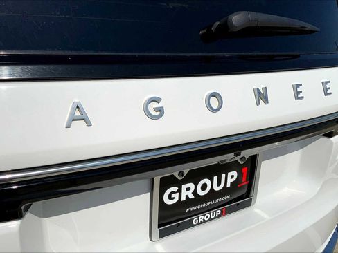 Used 2023 Jeep Wagoneer L Series III w/ Preferred Equipment Group image 29