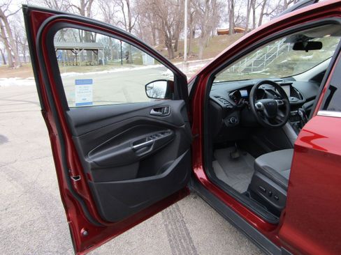 Used 2015 Ford Escape SE w/ Equipment Group 201A image 9