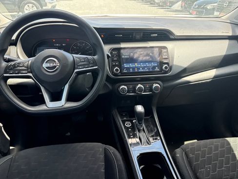 Used 2023 Nissan Kicks SV FWD image 4