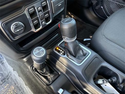 Used 2022 Jeep Gladiator Sport image 22