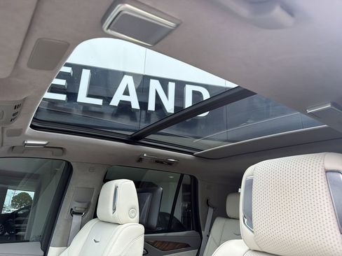 Certified 2023 Cadillac Escalade Premium Luxury Platinum AWD/4WD image 23
