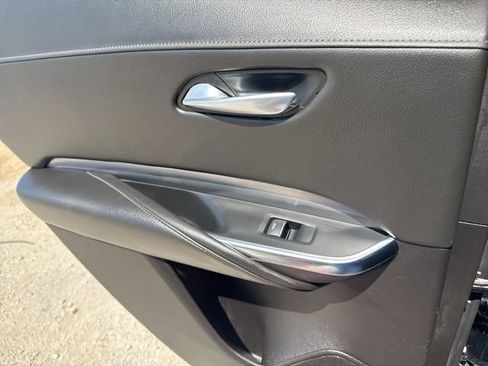 Used 2025 Cadillac XT4 Premium Luxury FWD image 10