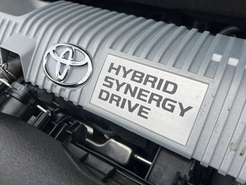 Used 2013 Toyota Prius V Five image 16