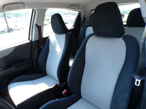 Used 2014 Toyota Yaris LE FWD image 11